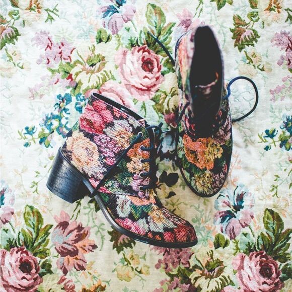 DIBA London Floral Tapestry Lace-Up Boots – Size 7.5 – Heeled Victorian Style